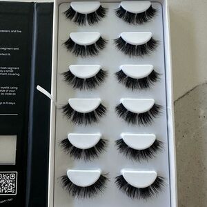 Flutterhabit Weightless No. 2